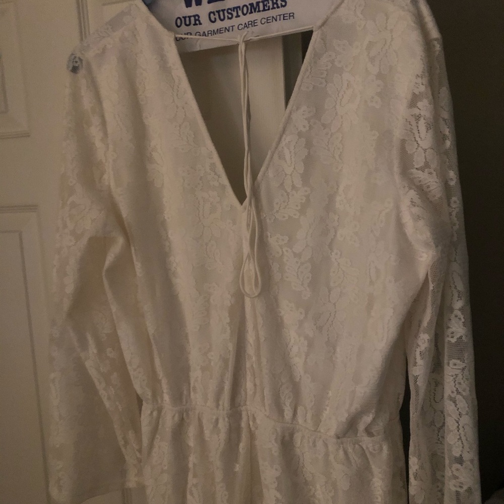 Express Lace Romper - Picture 2 of 3